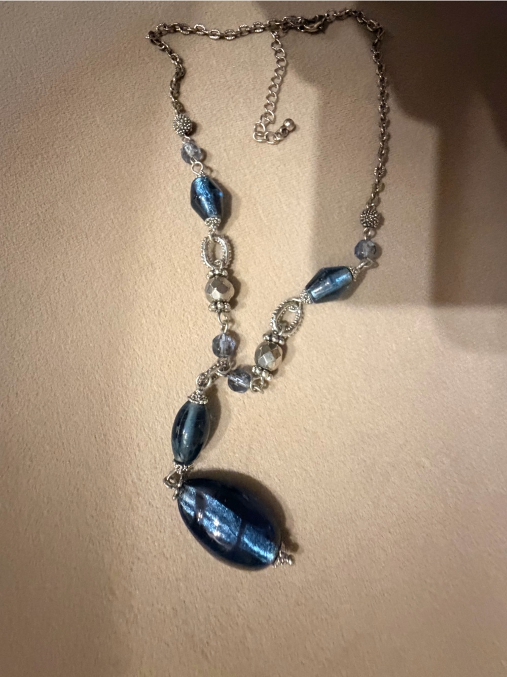 Blue Beaded Women’s Necklace - Elegant Glass & Silver Tone Design vintage
